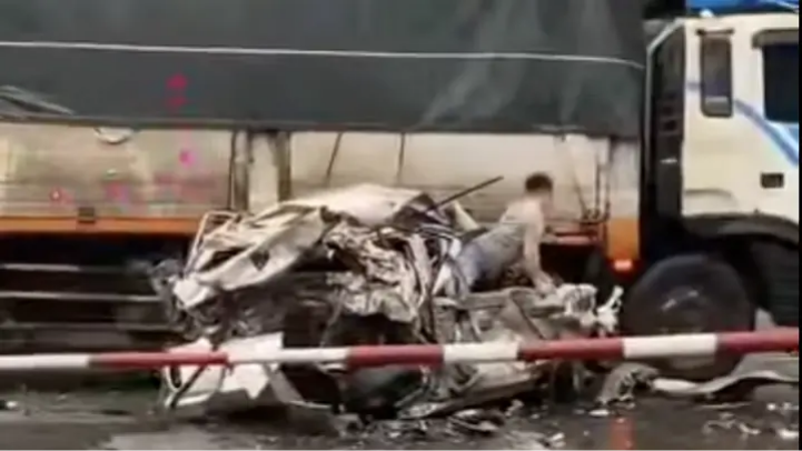 Tài xế thoát chết thần kỳ sau tai nạn giao thông